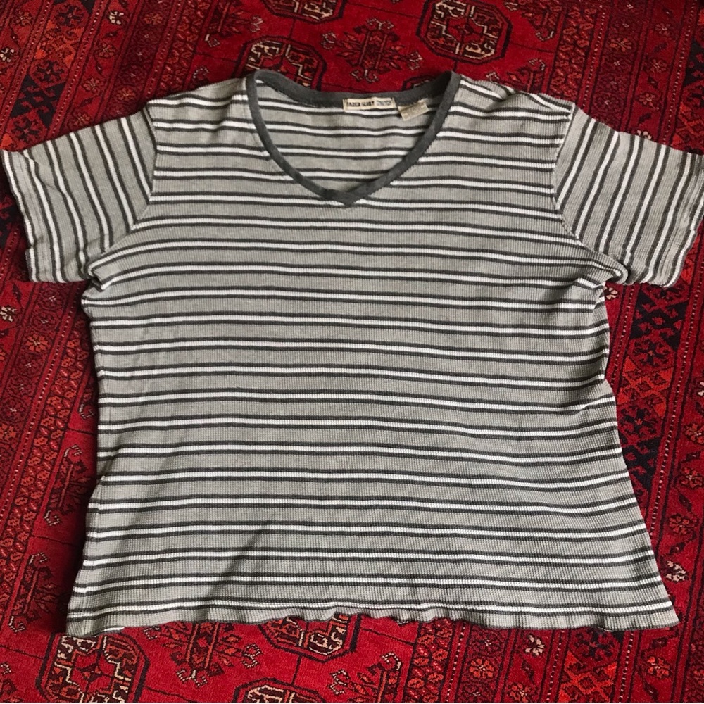 90s vintage grey striped shirt sleeve v-neck t-shirt top medium